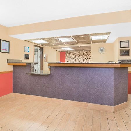 Super 8 By Wyndham Marshalltown Exterior photo