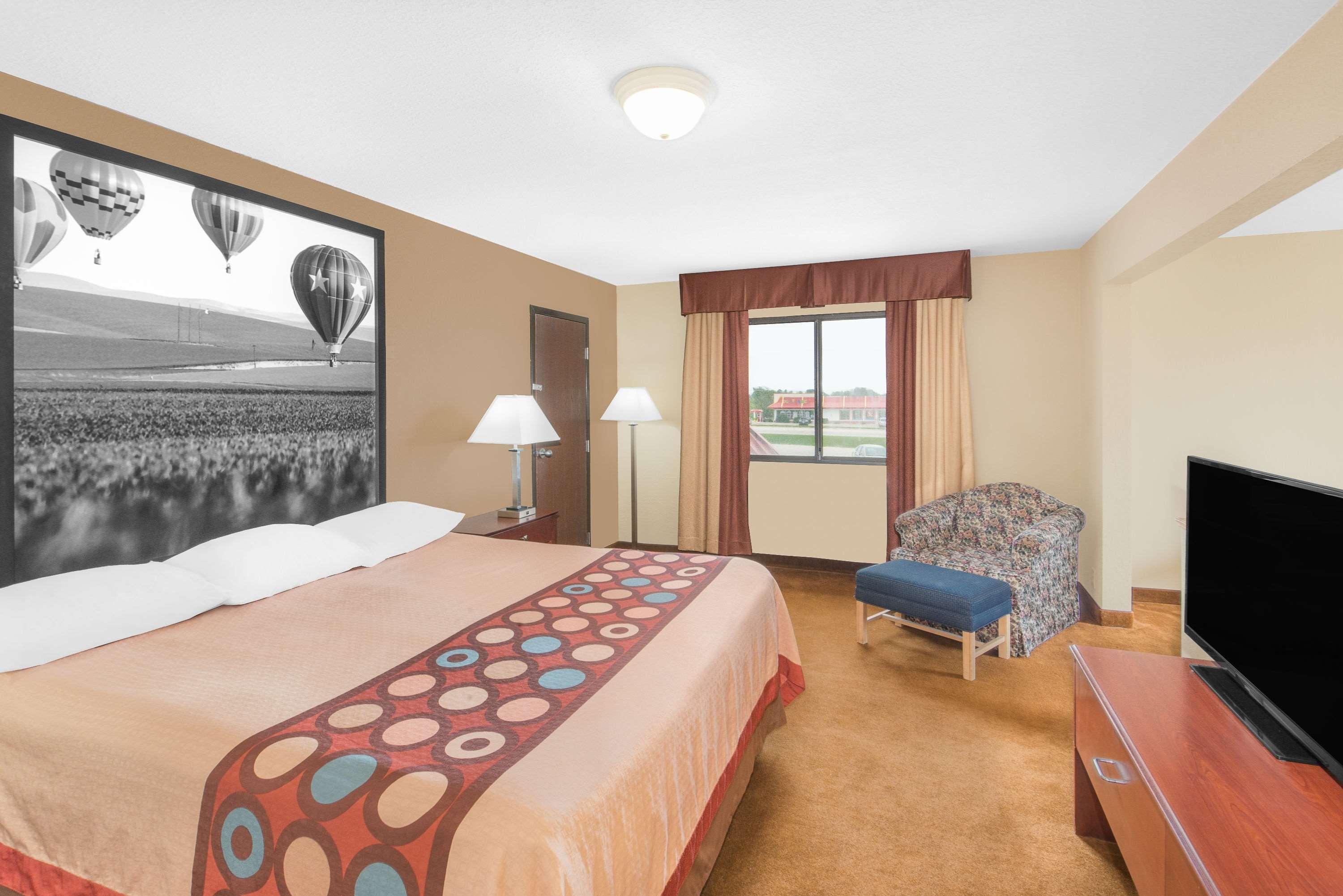 Super 8 By Wyndham Marshalltown Exterior photo