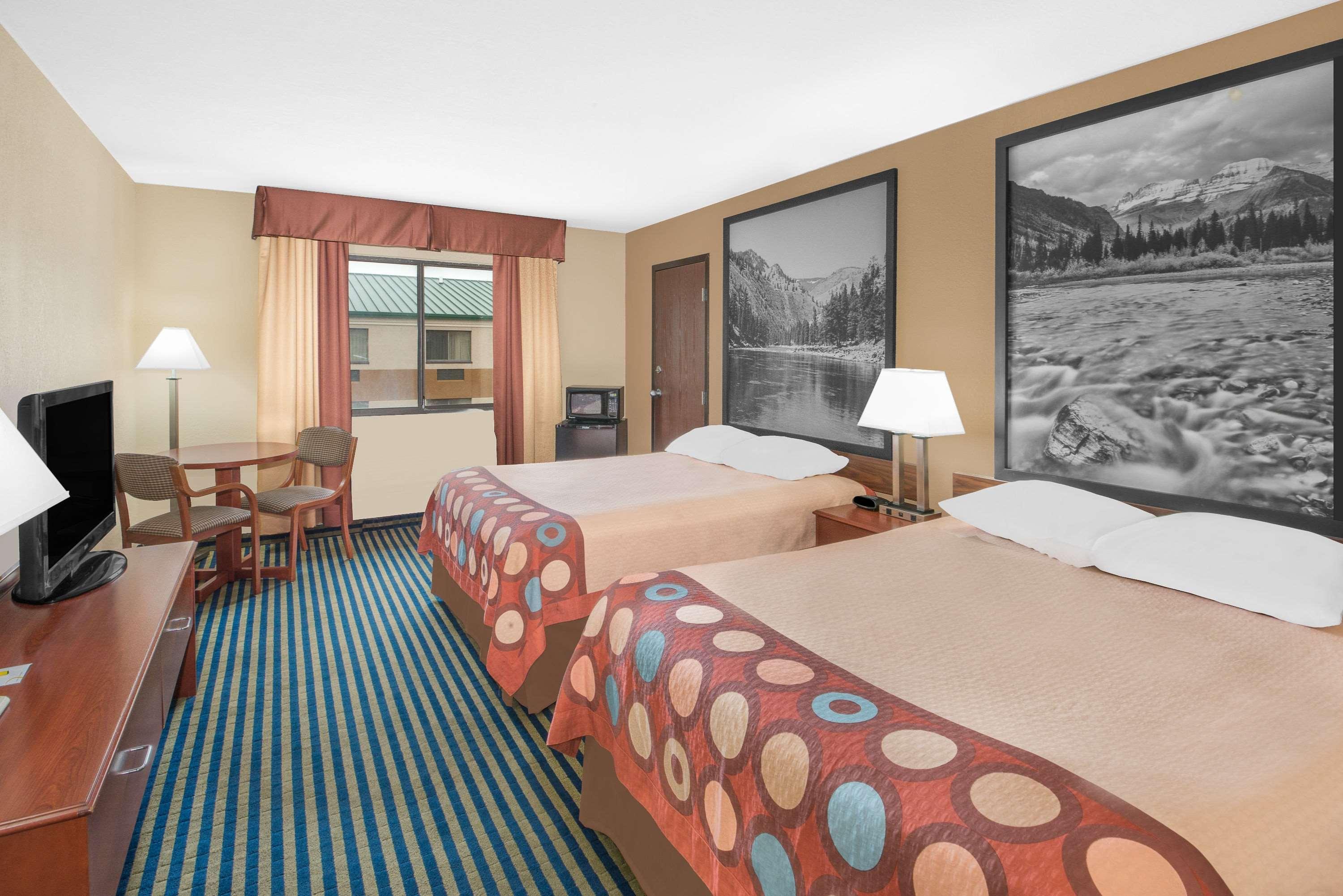 Super 8 By Wyndham Marshalltown Exterior photo